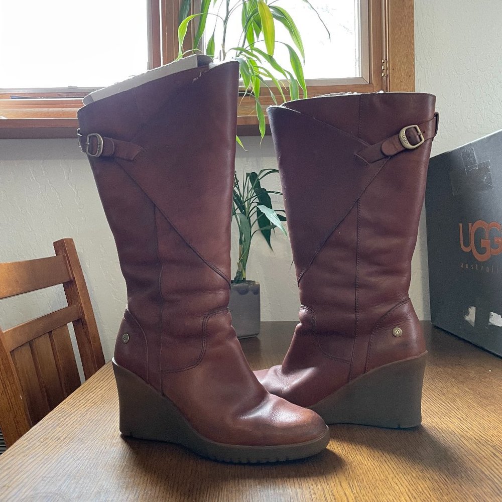 Ugg Corinth Boot's, size 6